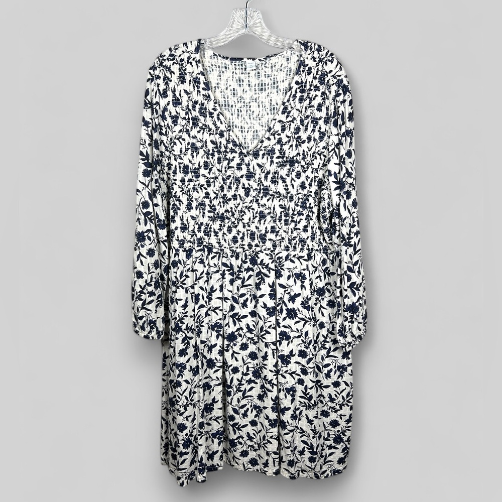 Old Navy 2X Plus Blue and White floral dress with shirred top and elastic cuffs